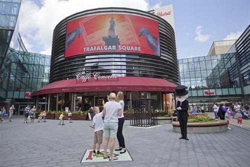 Лондонцы сыграли в «Монополию» с помощью цифровой наружки