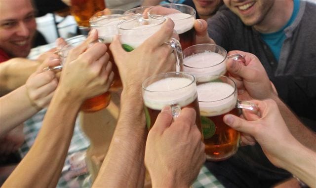 Ежедневно более 30 миллионов пиволюбов предъявляют удостоверения личности