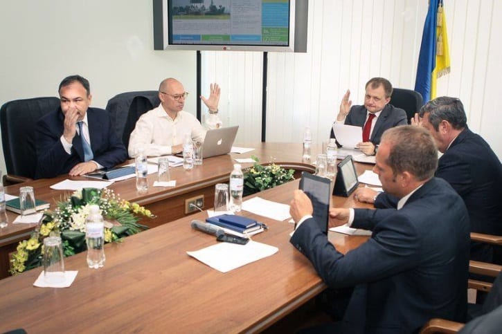 Чиновники планируют проверить мобильные телефоны на вредность