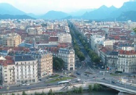 Наружка и местные власти: конфликт как мировая тенденция?