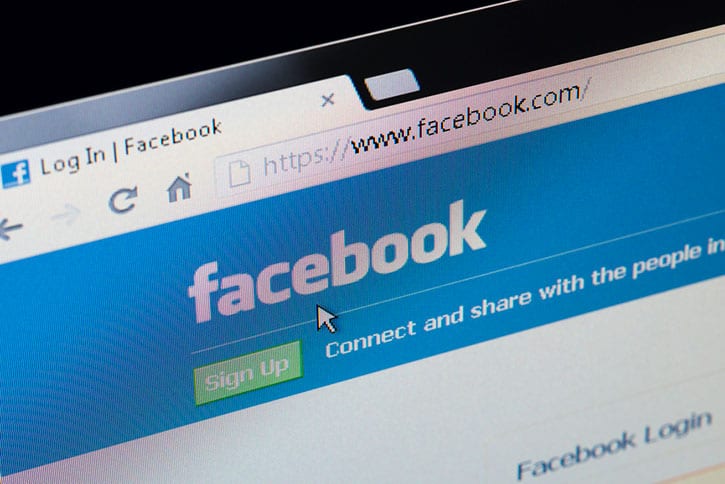 Новая политика Facebook: соцсеть сможет передавать персональные данные пользователей третьим лицам