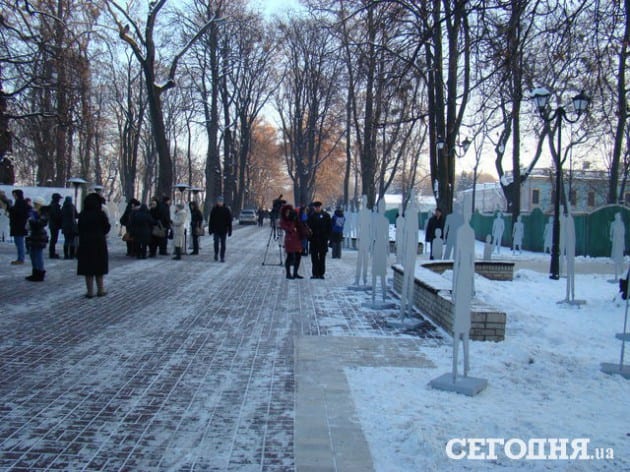 Фанерные фигурки кричат о бесправии