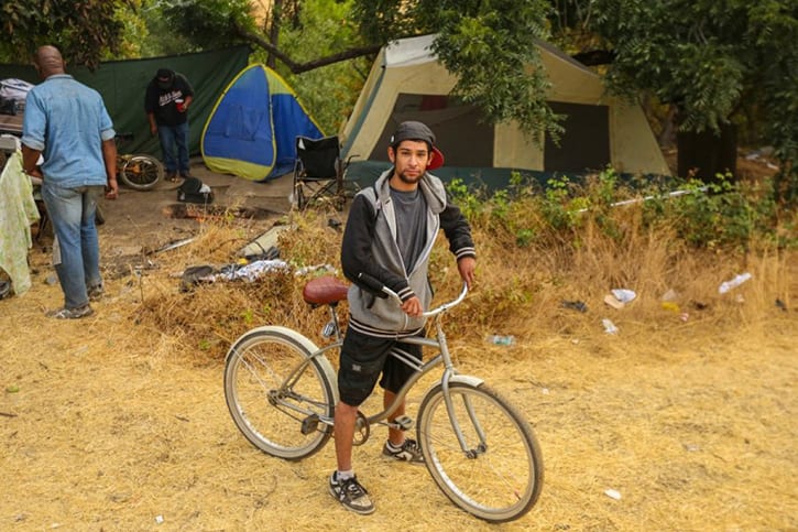 Бездомные в Долине: Как успешный предприниматель потерял все и стал бомжом