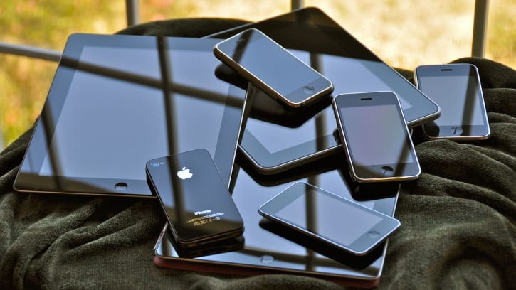 Ни за едой, ни на унитазе: праздники без гаджетов