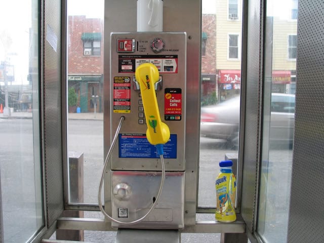 В Нью-Йорке вместо телефонных будок появятся точки Free wi-fi zone.