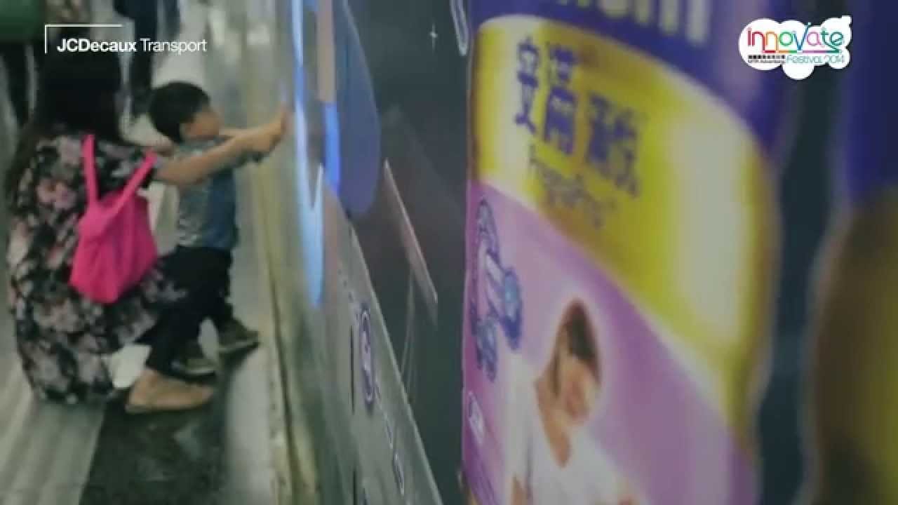 Интерактивный алфавит в метро Гонконга (ВИДЕО)