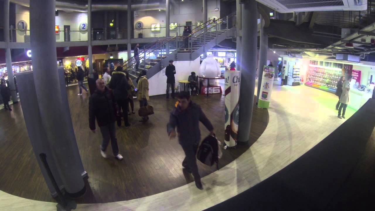 Ужасы начинаются в фойе (ВИДЕО)