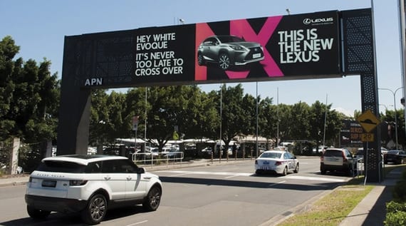 Эй, на Мерседесе, Lexus нада?