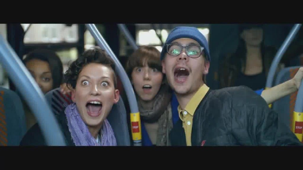 Настоящая крутизна ездит в автобусах (ВИДЕО)