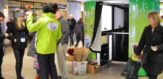 Поцелуй от Kleenex