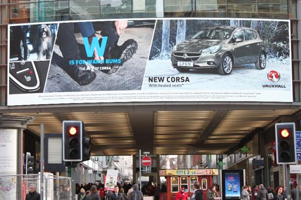 Реклама Corsa реагирует на температуру