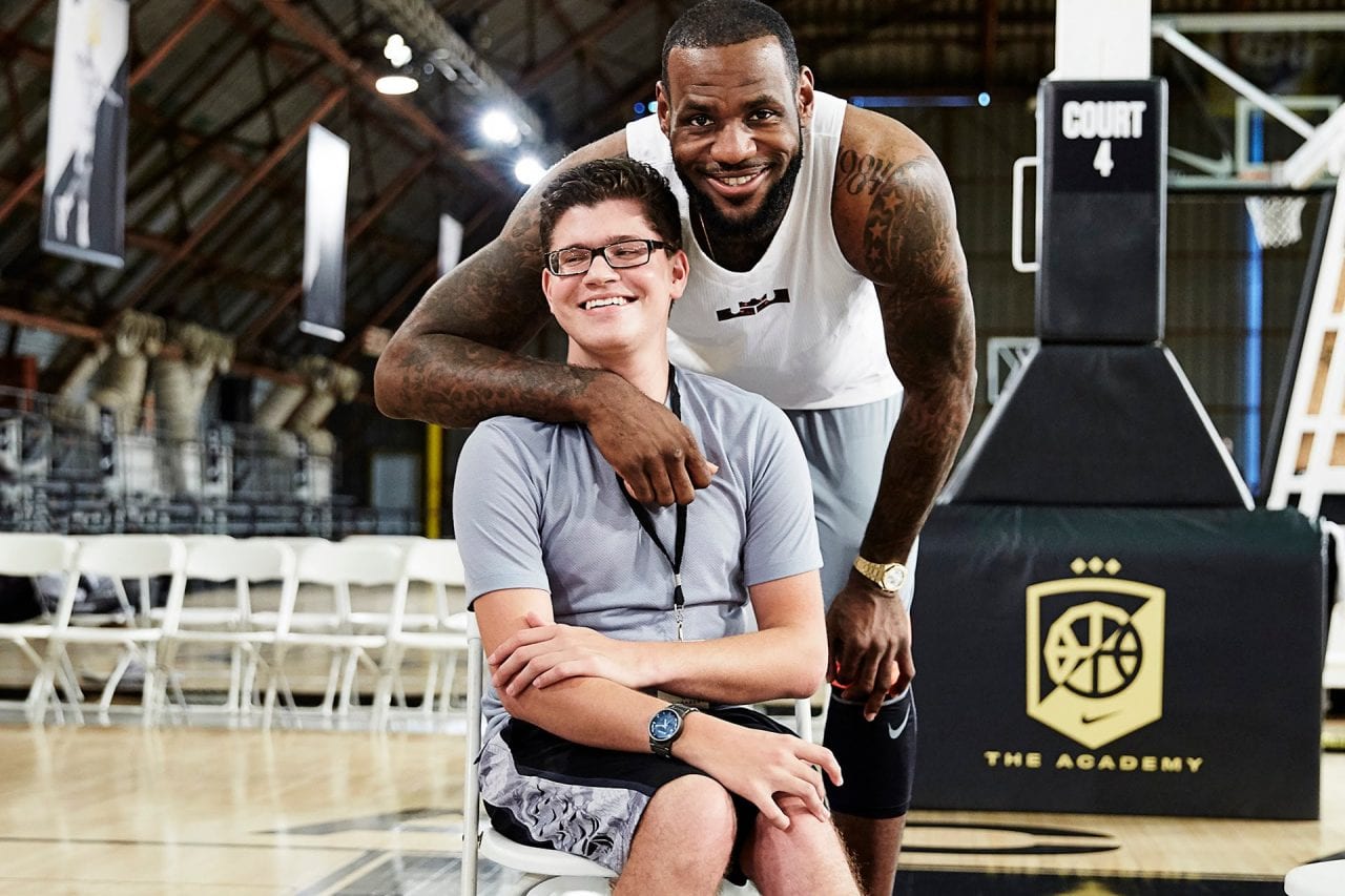 Кроссовки для особенных людей (ВИДЕО)