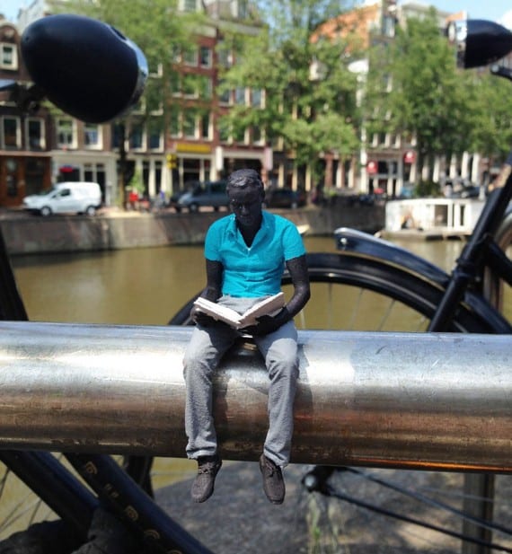 Ты его не видишь? А он есть!