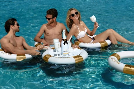 К новому шампанскому – плавучий бар