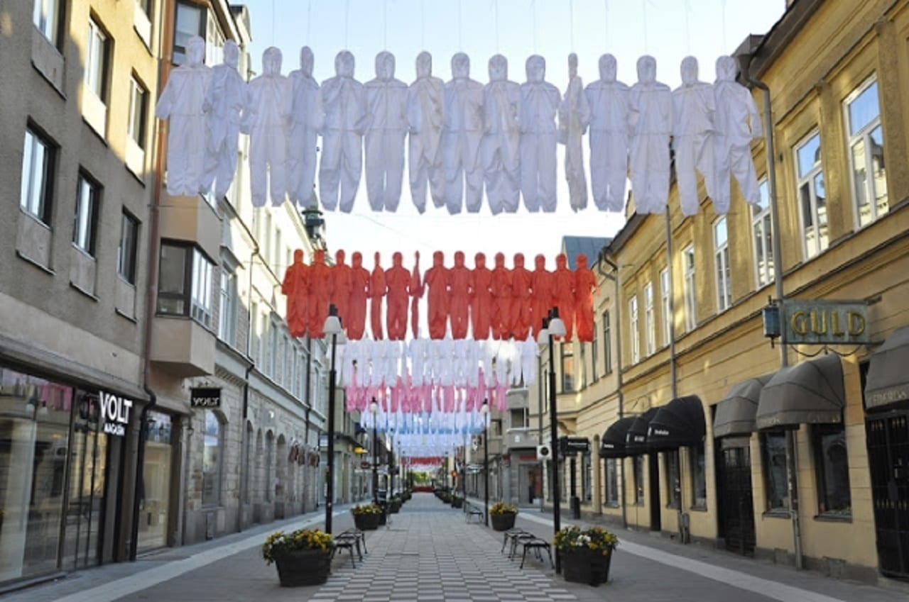 Что стоит за вашими айфонами. Художник разоблачает