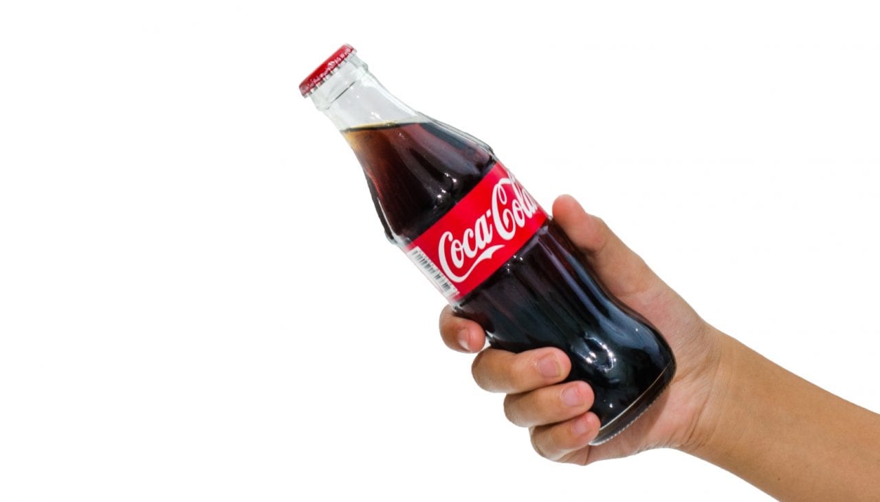 Две чокающиеся бутылочки