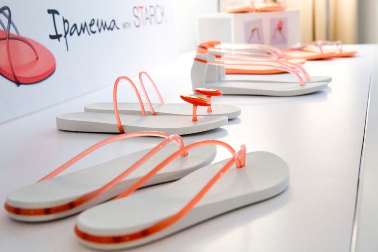 Шлепанцы из мусора