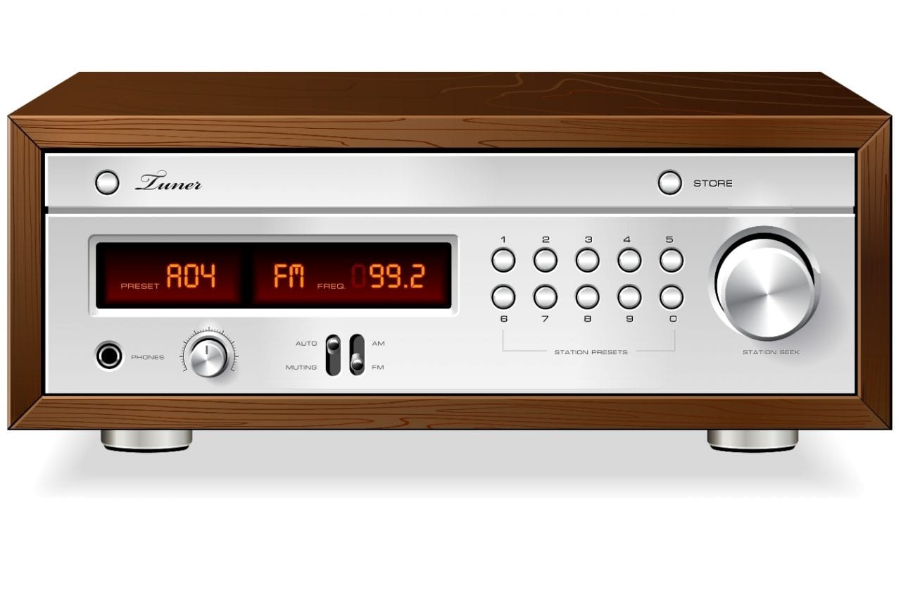 Люди з високим доходом дедалі активніше слухають радіо