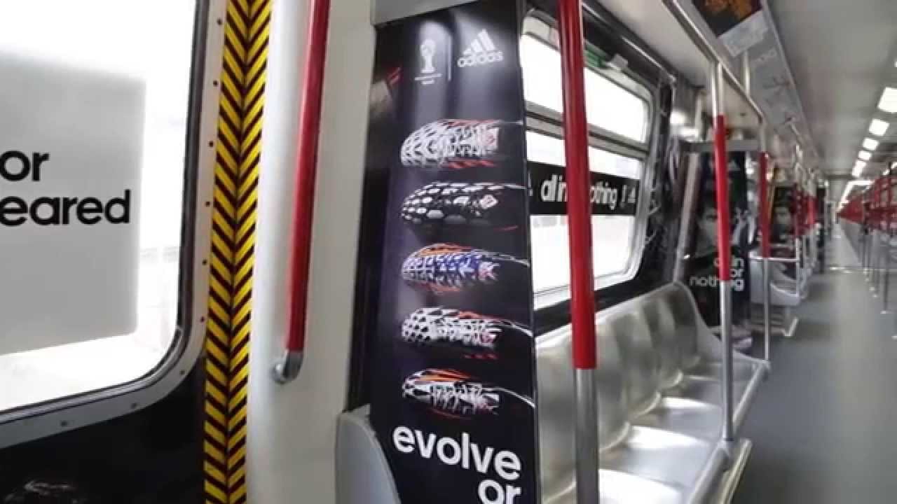 Рождественское удовольствие в метро (ВИДЕО)