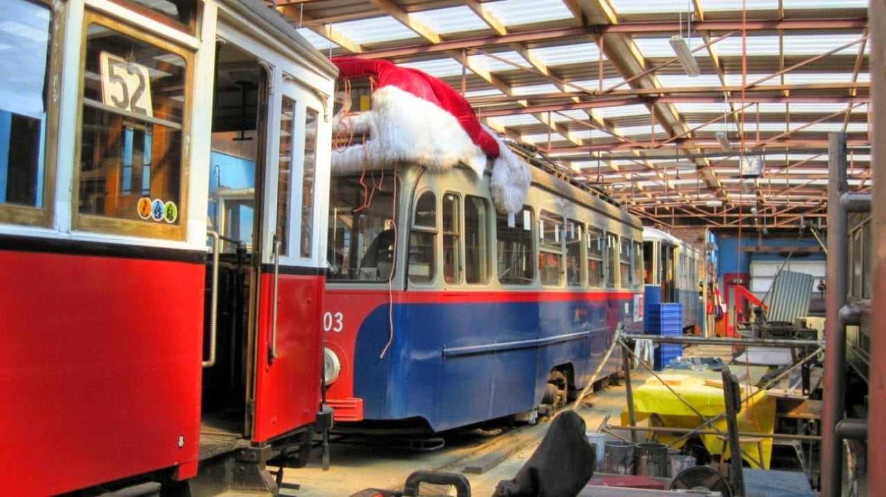 Санта-Клаус звенит по рельсам