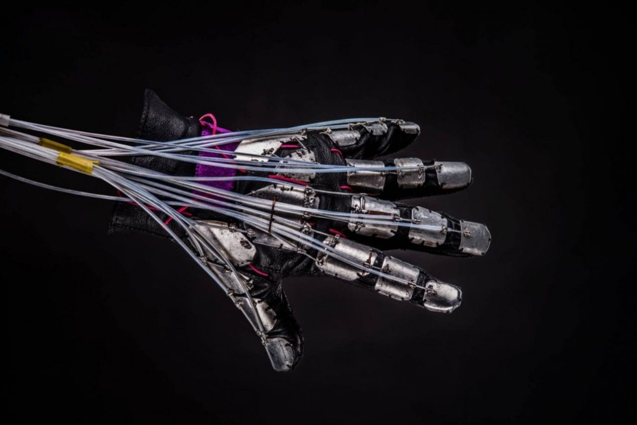 Пощупать виртуальную реальность