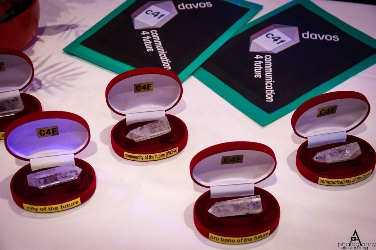 Давос называет лучших в коммуникациях