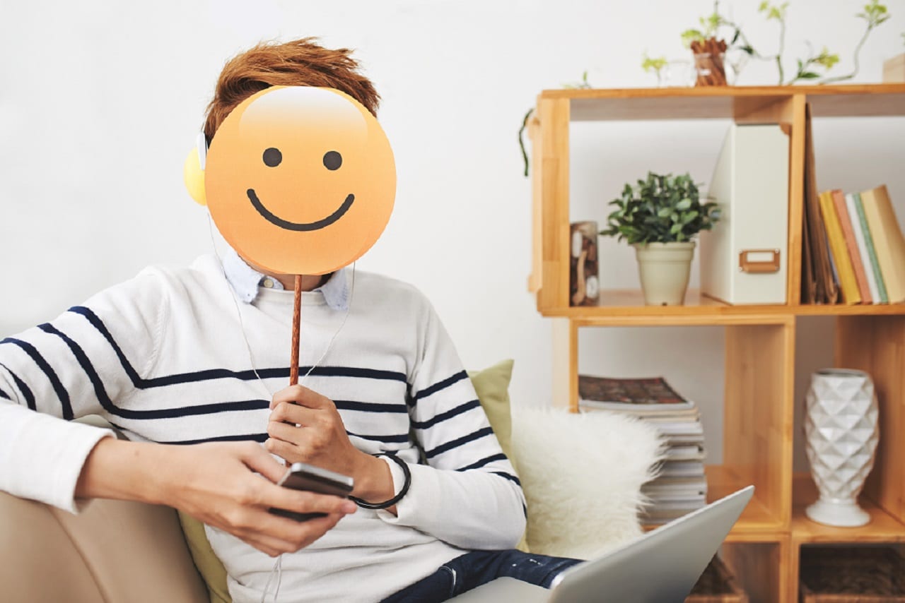 Исследование. Как смайлики сбивают нас с толку