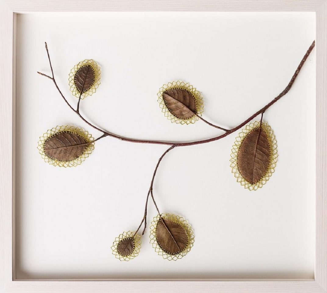 Вышитые лиственные скульптуры