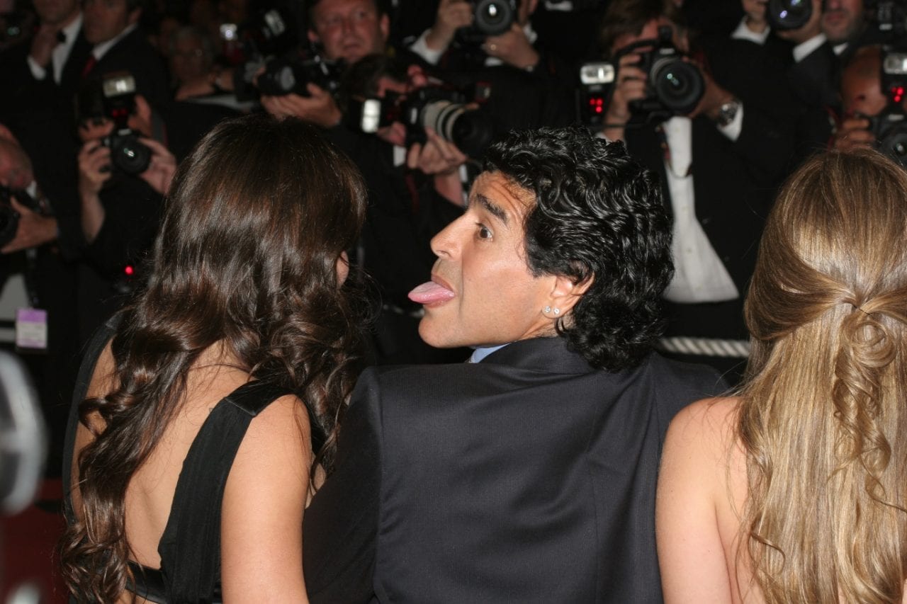 Стадион вместо ковчега или Марадона в роли Бога (ВИДЕО)