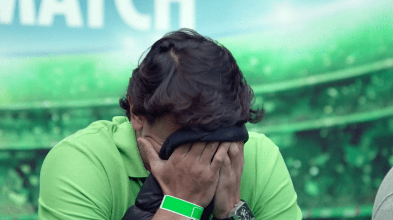 Футбол или девушки? (ВИДЕО)