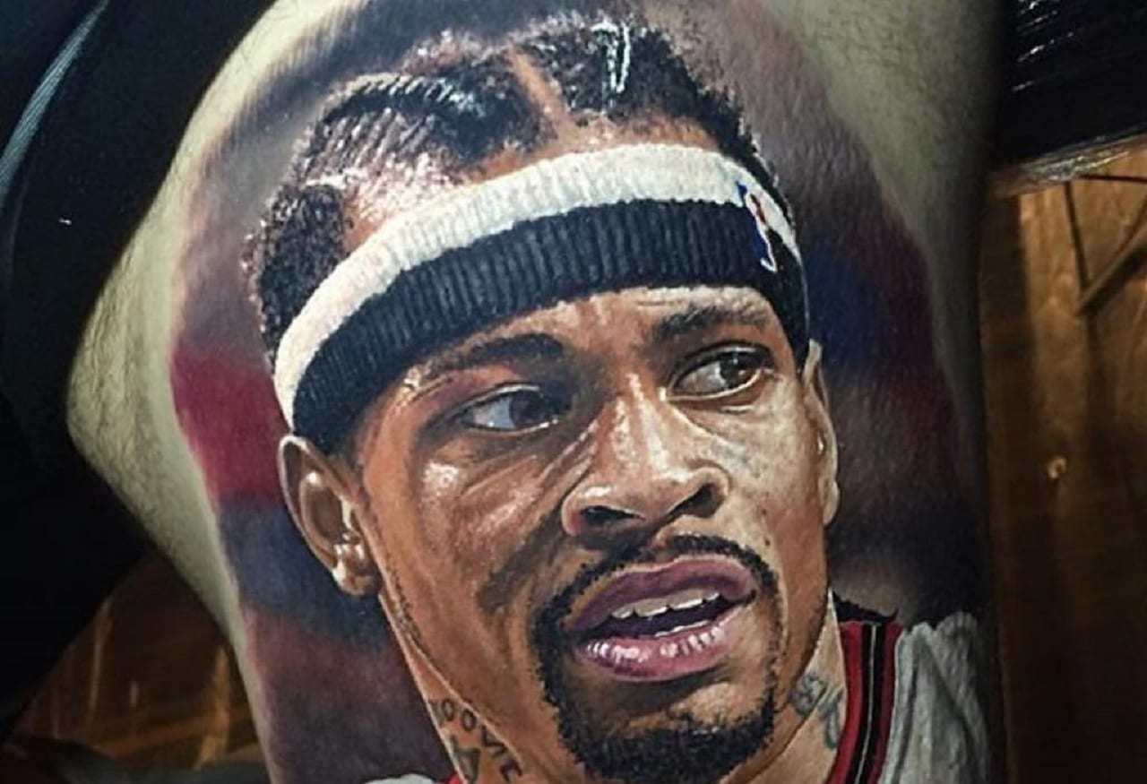 И Коби Брайант на левом плече…