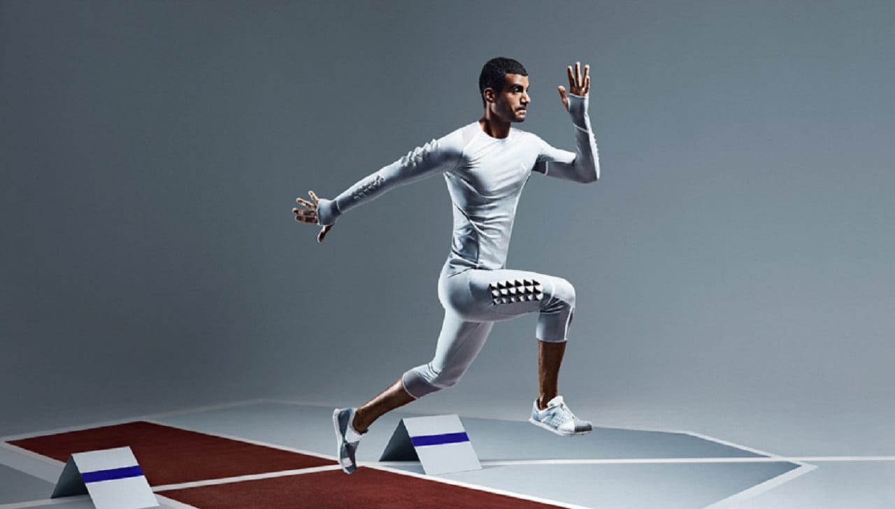 В презервативе с головы до ног (ВИДЕО)