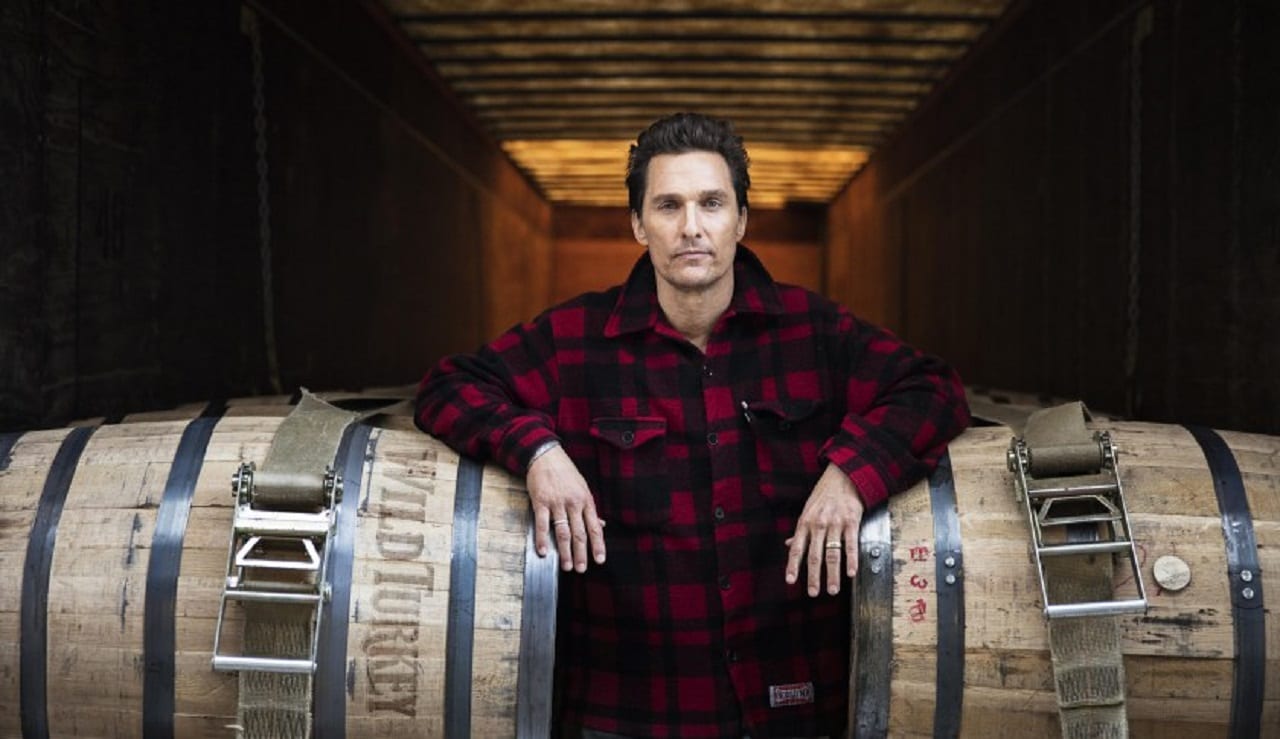 Как делают бурбон. Мэтью МакКонахи в роли экскурсовода (ВИДЕО)