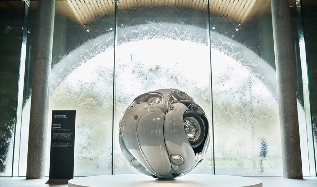 Что получится, если автомобиль закатать в шар?