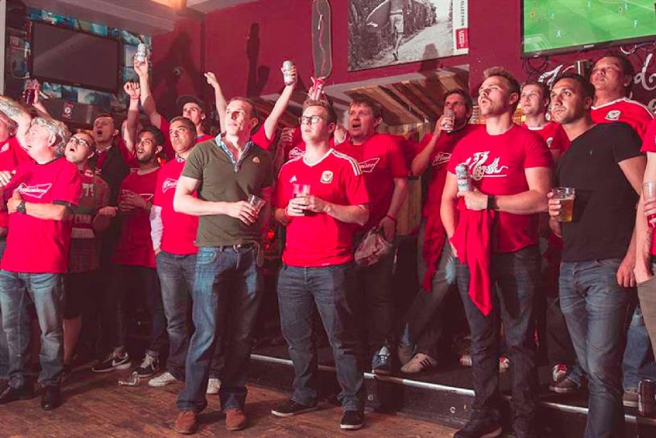 Бесплатное пиво в момент триумфа