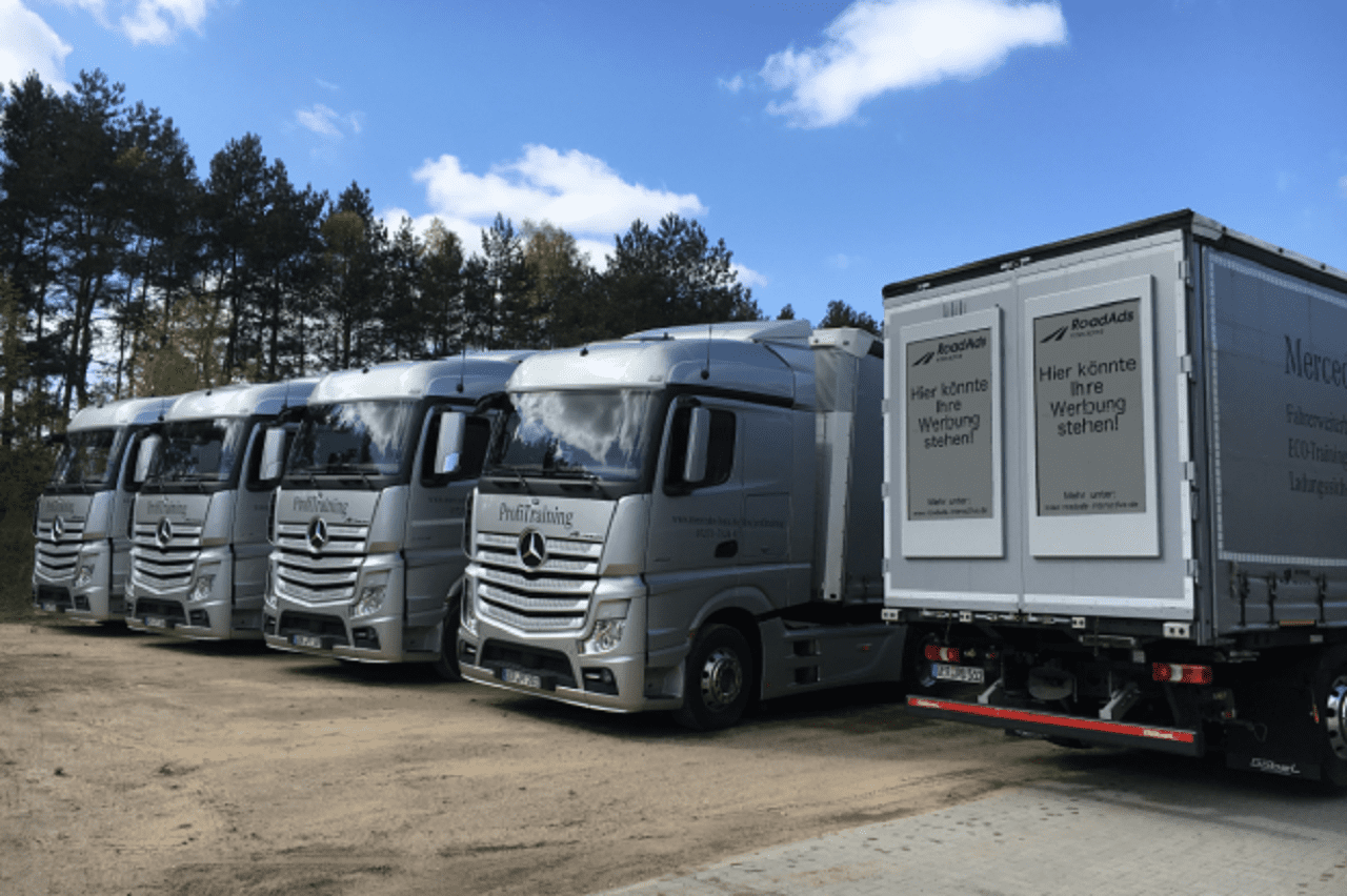 Страницы гигантского ридера на грузовиках (ВИДЕО)