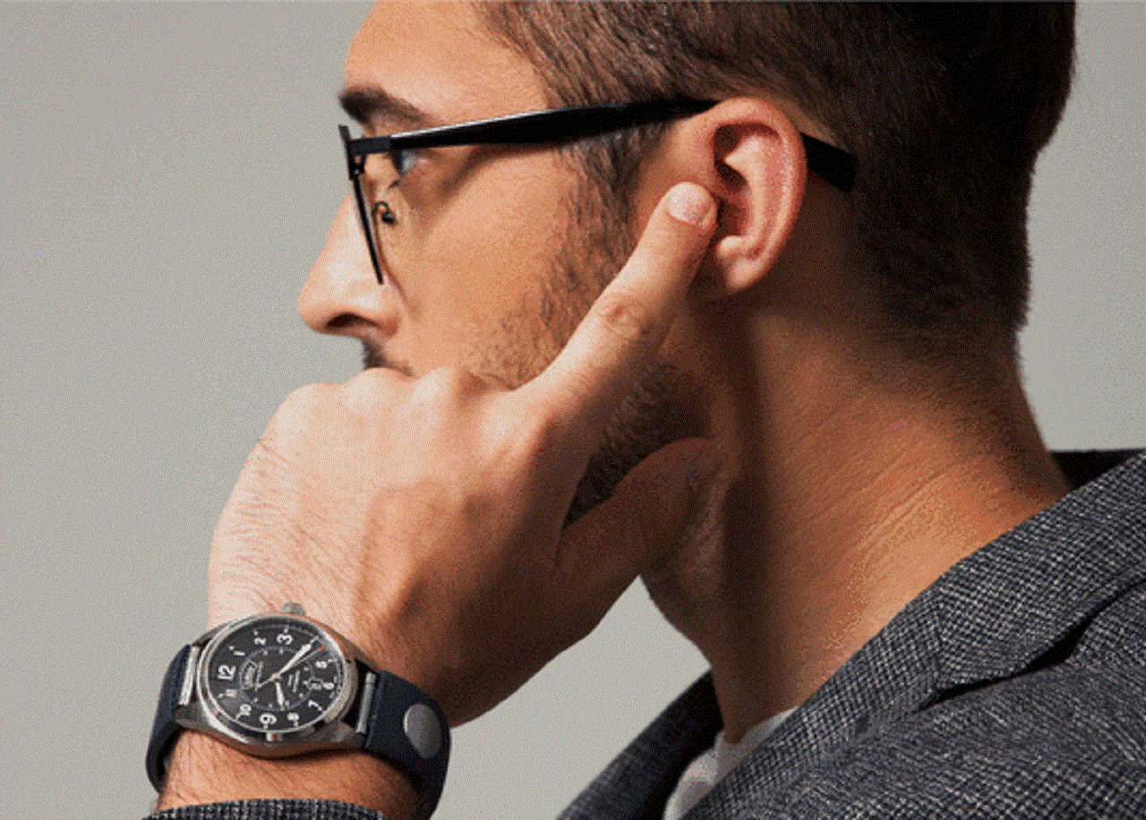 Палец вместо наушников (ВИДЕО)