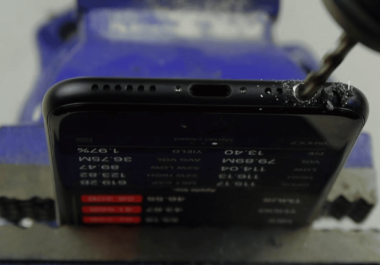 Дрелью в айфон или как шутка испортила мечту (ВИДЕО)