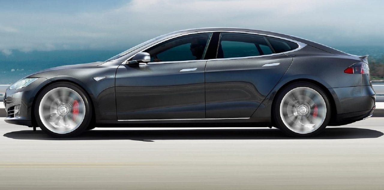 Tesla форсирует продажи автомобилей