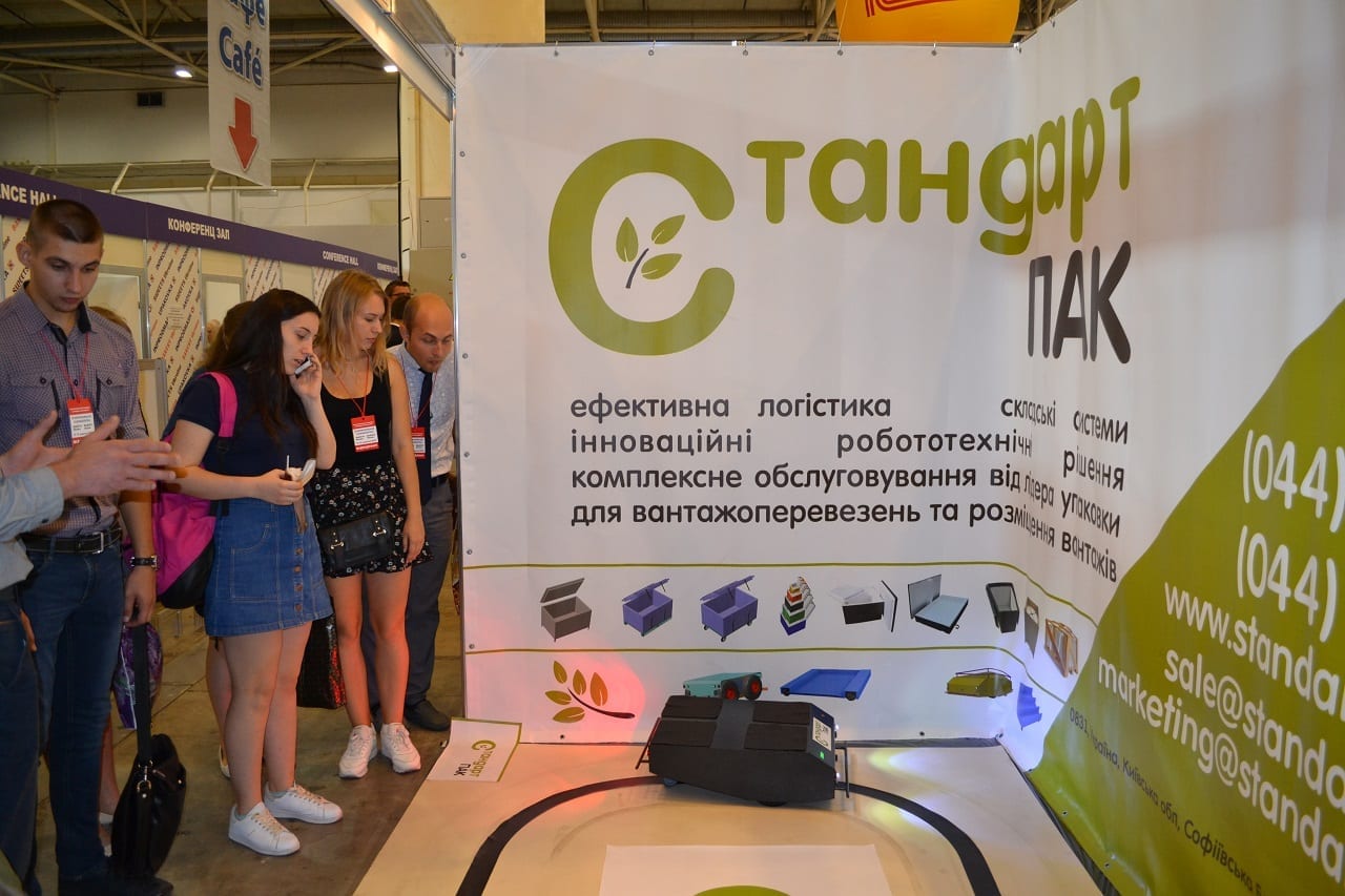 Робот-телега, робот-конвейер … и промо-робот, который будет ездить по заданному маршруту.