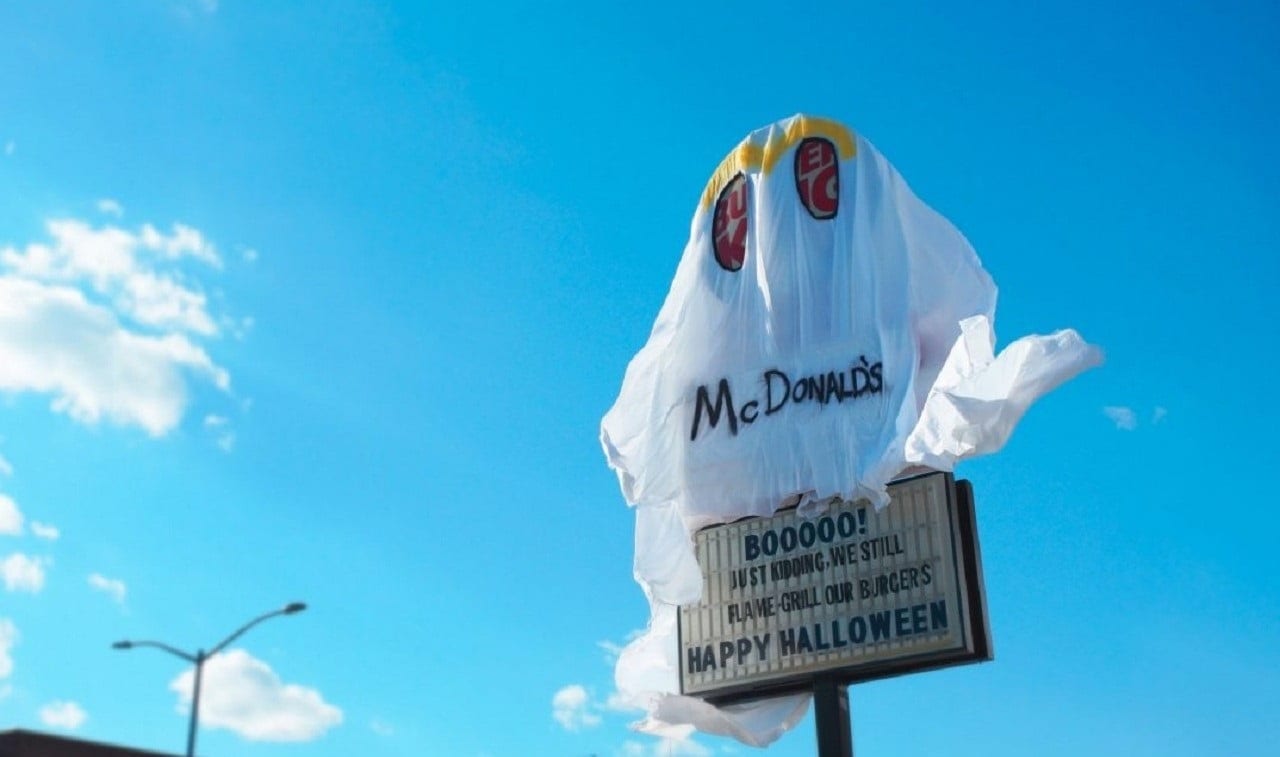 Бууу! Я страшный McDonalds! Burger King троллит конкурентов к Хэллоуину (ВИДЕО)