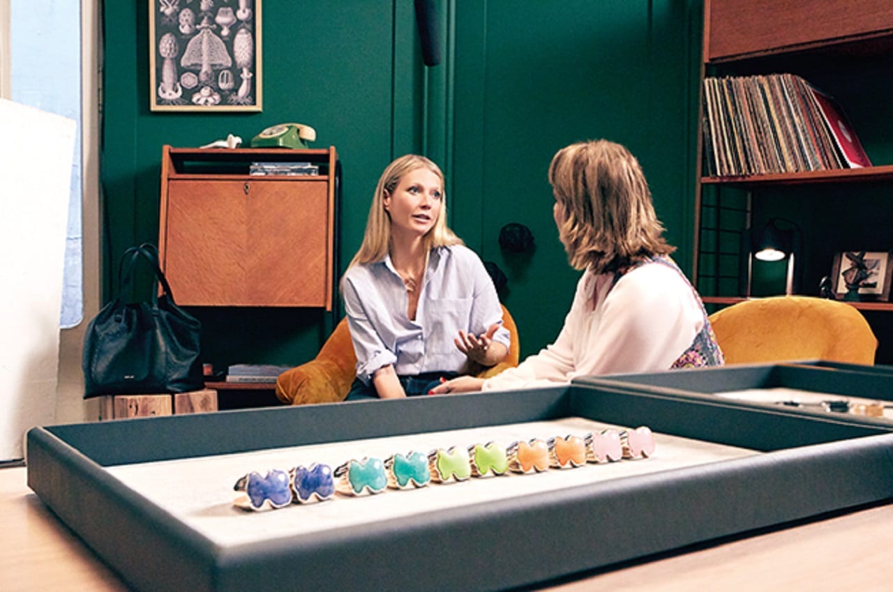 Гвинет Пэлтроу и потерянная сережка (ВИДЕО)