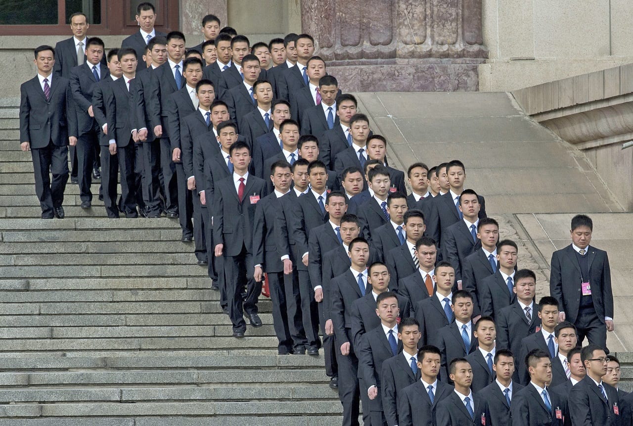 10 тысяч шагов или 100 отжиманий.