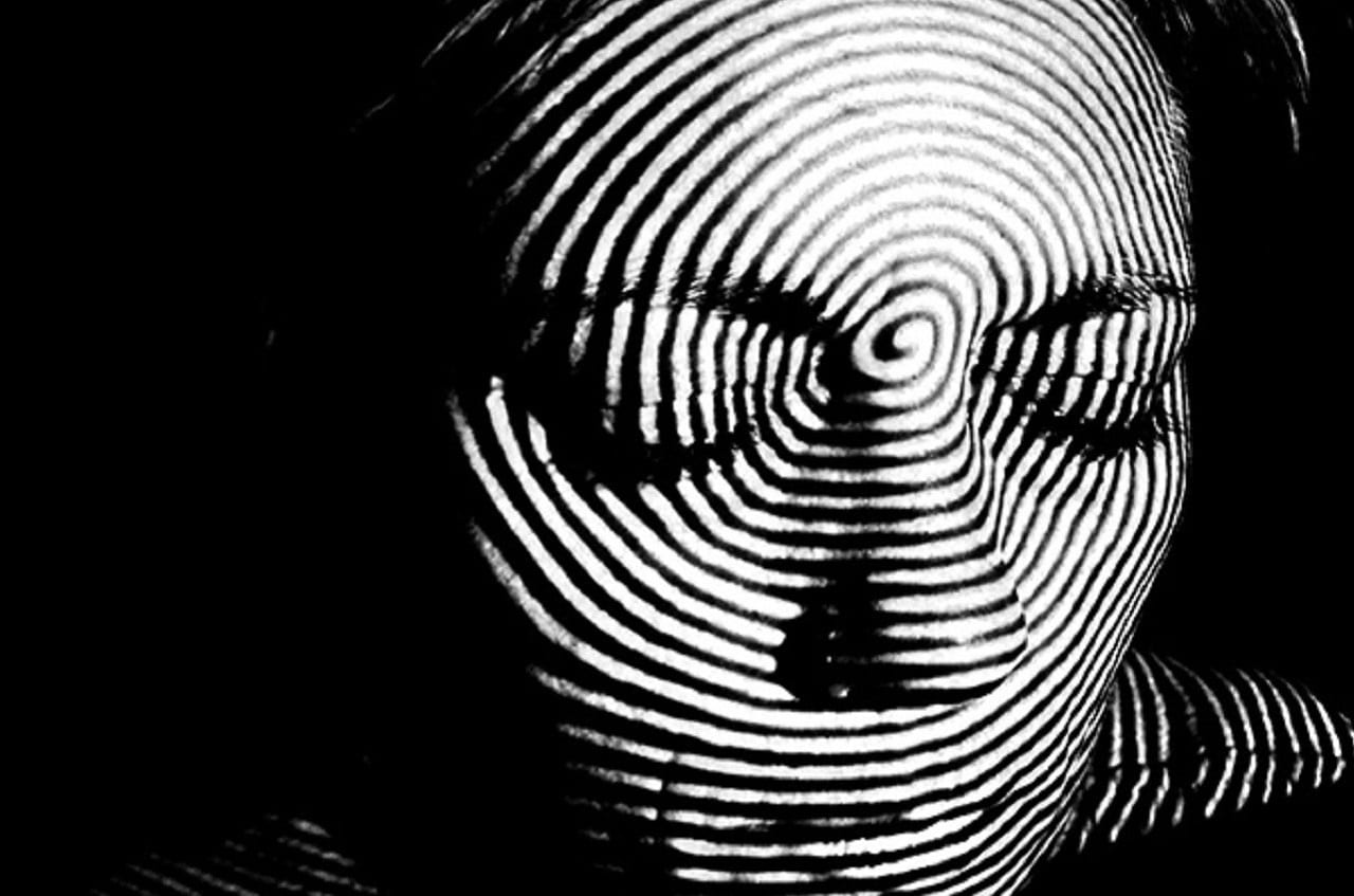 Игра черно-белых полос