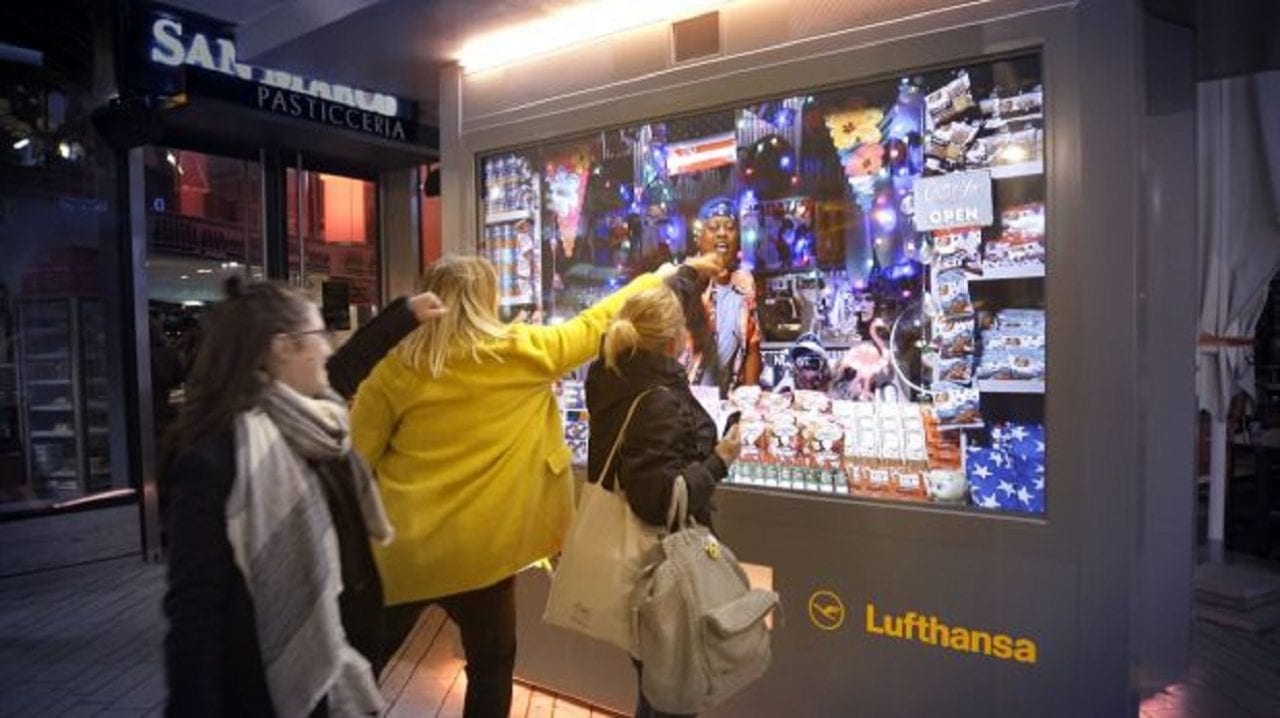 В аэропорту Дюссельдорфа налажена связь со всем миром через торговый киоск (ВИДЕО)