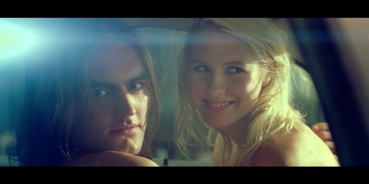 Продавец подержанных автомобилей знает подробную историю каждой машины(ВИДЕО)