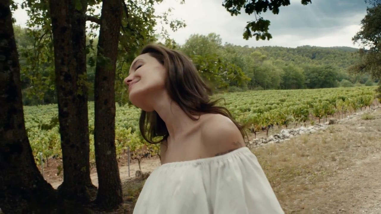 Анджелина Джоли: вдохнуть, чтобы вдохновиться (ВИДЕО)