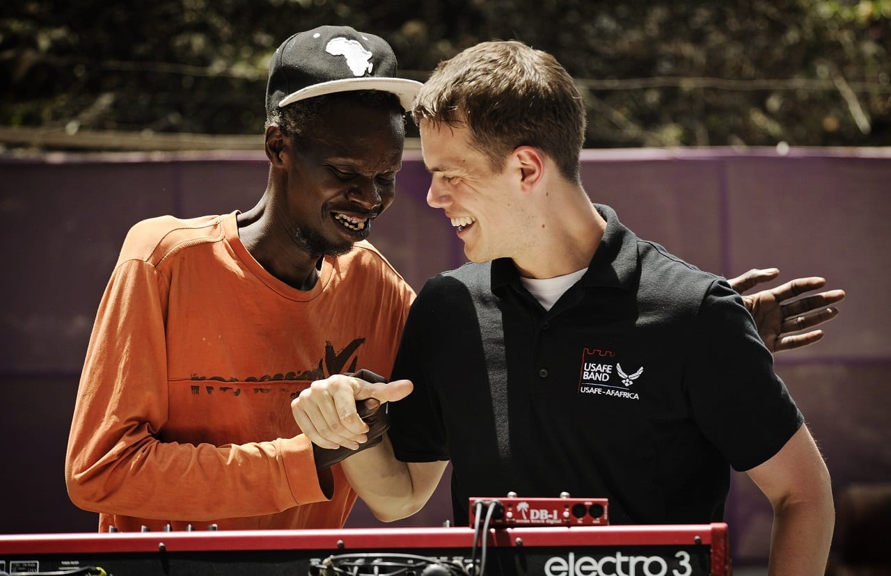 Доказано, что дружба более всего обеспечивает культурное развитие народов