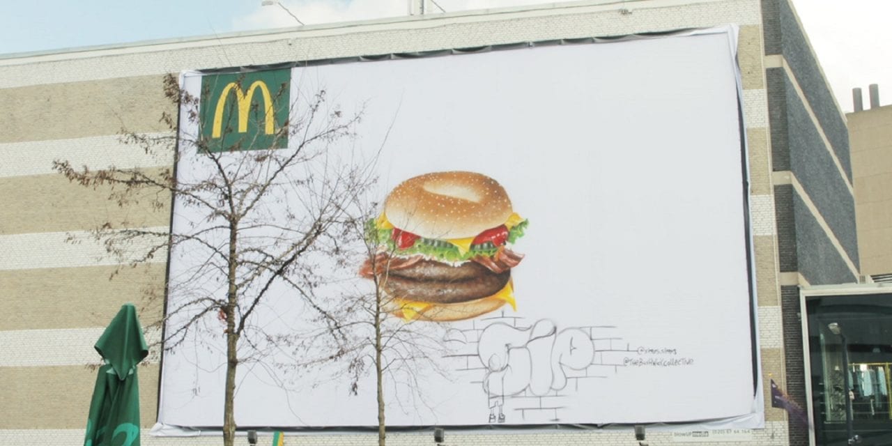 McDonalds размалевал бургерами всю Голландию (ВИДЕО)