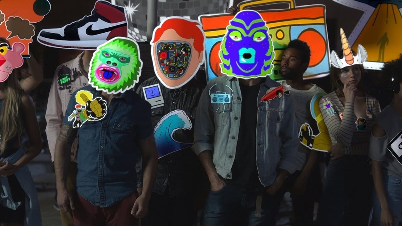 Apple устроил войну стикеров (ВИДЕО)